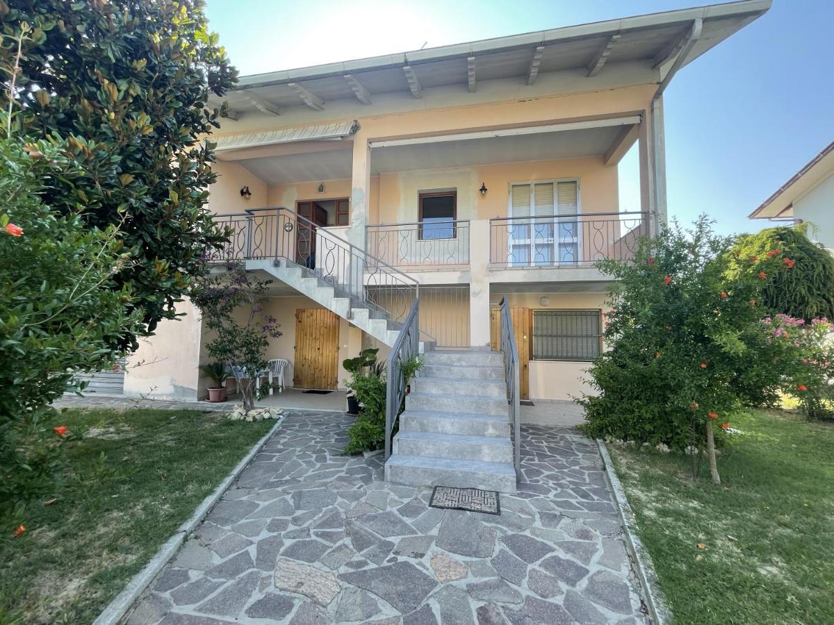 Oasi Di Relax Apartment Santa Maria di Scacciano ภายนอก รูปภาพ