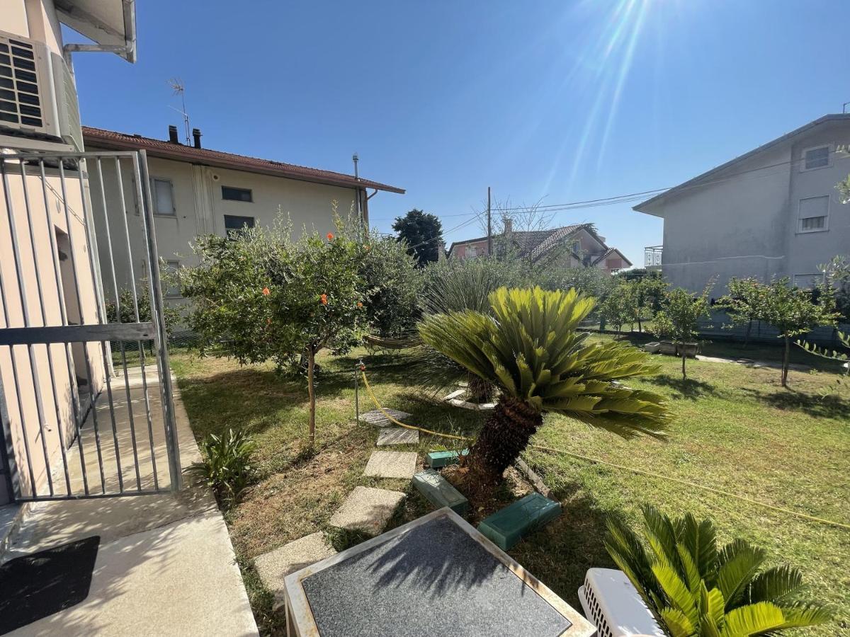 Oasi Di Relax Apartment Santa Maria di Scacciano ภายนอก รูปภาพ